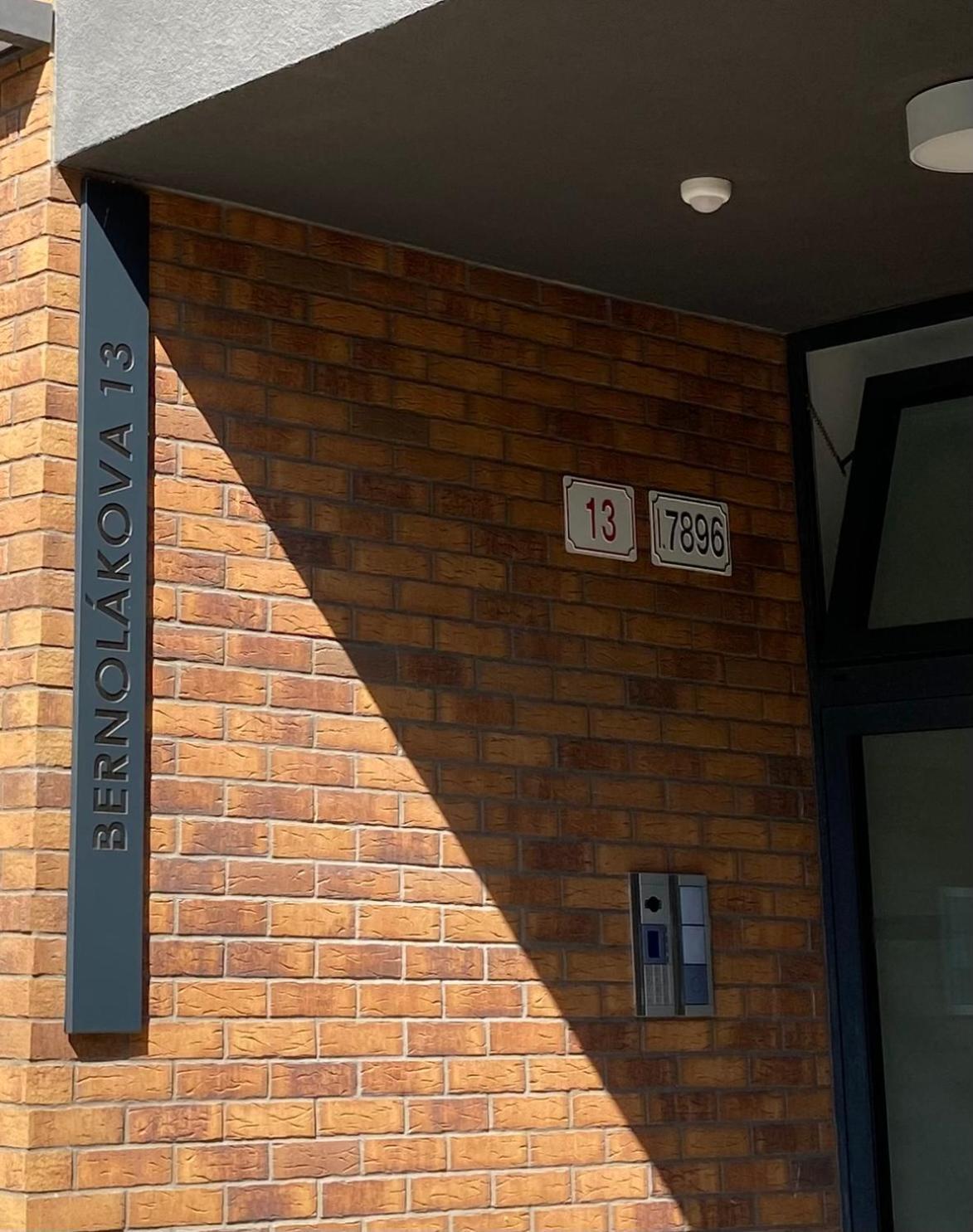 Lia Apartman - Private Parking Bratislava Exterior foto